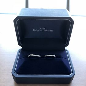 【銀座ダイヤモンドシライシの口コミ】 ダイヤモンドが斜めに入っているデザインで探していました。何軒か回って…