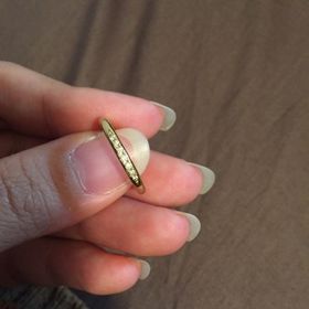 【銀座ダイヤモンドシライシの口コミ】 細身のデザインがよく、婚約指輪を海外ブランドにしてもらったため、結婚…