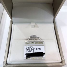 【D&D 144の口コミ】 大きなブーケをイメージした指輪です。ブーケと言えば結婚式で花嫁さんが…