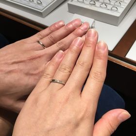 【銀座ダイヤモンドシライシの口コミ】 初めて指輪をはめさせてもらった時に、しっくりくるような感覚がありまし…