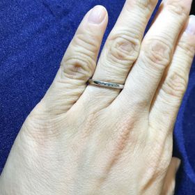 【銀座ダイヤモンドシライシの口コミ】 ダイヤが10個未満でしたが、十分な存在感がありました。素材も丈夫なもの…