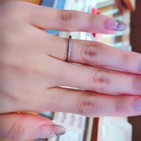 【アネリディギンザ(ANELLI DI GINZA)の口コミ】 メレダイヤがたくさん付いておりキラキラとして綺麗です。ダイヤモンドの…