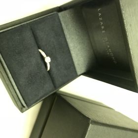 【ラザール ダイヤモンド(LAZARE DIAMOND)の口コミ】 上品な派手さが可愛くて、つけた瞬間にこれだと思いました！

つける前は…