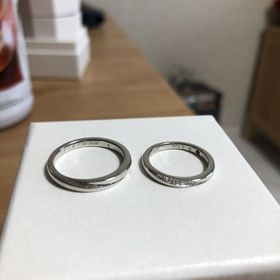 【銀座ダイヤモンドシライシの口コミ】 ダイヤモンドが斜めに入っているデザインのものが気に入って購入しました…