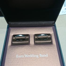 【EURO WEDDING BANDの口コミ】 女性用リングは、ダイヤモンドが入っていて、華やかさがあるのに、とても…