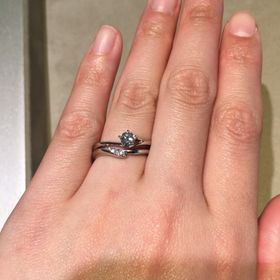 【俄(にわか)の口コミ】 婚約の時に頂いたリングが俄の初桜でした。お互いの誕生日が桜の時期だっ…