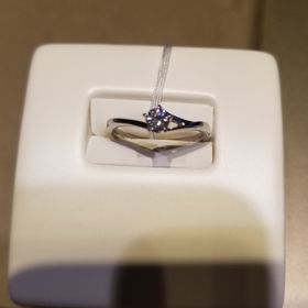 【俄(にわか)の口コミ】 婚約指輪を選びに新潟のブローチの店員さんに相談したところ、お互いの誕…