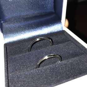 【HOSHI no SUNA 星の砂(ほしのすな)の口コミ】 2人の手に似合っていました。とても可愛くて、美しく、価格も文句無く、2…