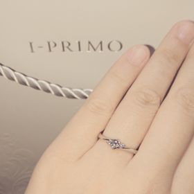【アイプリモ(I-PRIMO)の口コミ】 結婚指輪のフォルセティと重ね付けしても素敵で、とても良いデザインなの…