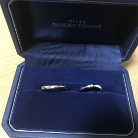 【銀座ダイヤモンドシライシの口コミ】 指にはめた時にカーブが綺麗で、一番しっくりきました。シンプルなものを…