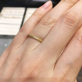 【Fuligoshed(フーリゴシェド)の口コミ】 鍛造造りでミルのデザインが繊細なアラウンドミルリングを試着しに伺いま…