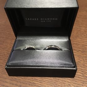 【ラザール ダイヤモンド【取扱店販売】の口コミ】 主人はプラチナで丈夫なところに惹かれていました。デザインは私の指輪の…