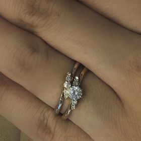 【ANTWERP BRILLIANT(アントワープブリリアント)の口コミ】 ダイヤモンドのしっかりとした輝きがとても綺麗なリングです。重ね付けし…