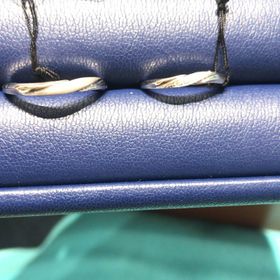 【エクセルコダイヤモンド(EXELCO DIAMOND)の口コミ】 シンプルな中にもねじれた形のデザイン性が良かった。ねじれ部分の溝も深…