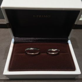 【アイプリモ(I-PRIMO)の口コミ】 婚約指輪と重ね付けした際のフィット感が良く、さりげないダイヤが派手す…