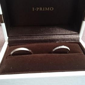 【アイプリモ(I-PRIMO)の口コミ】 指輪はとてもシンプルで自分達の好きなデザインでした。ダイヤモンドの方…