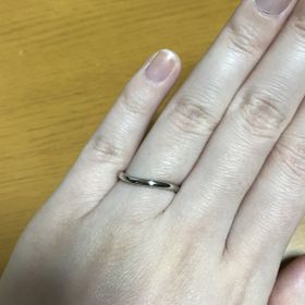 【アイプリモ(I-PRIMO)の口コミ】 デザインが完全に自分好みでした。
細身のデザインで指を華奢に見せてくれ…