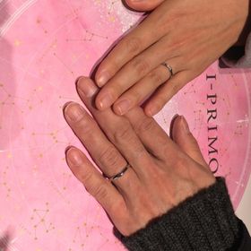 【アイプリモ(I-PRIMO)の口コミ】 婚約指輪と合うデザインかどうかを1番に考えました。
その後、太さやダイ…