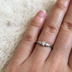 【STAR JEWELRY(スタージュエリー)の口コミ】 普段使いもできるもので探していました。また、結婚指輪との重ね付けもで…