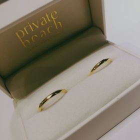 【PRIVATE BEACH(プライベートビーチ)の口コミ】 ネットで調べていた時点で一目惚れしました。
店頭で実際に、別のリングも…