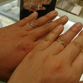 【4℃ BRIDAL(ヨンドシーブライダル)の口コミ】 他店と比べてもとてもリーズナブルで購入しやすい金額だと思った。指輪の…