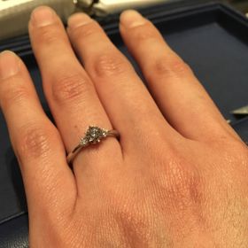 【銀座ダイヤモンドシライシの口コミ】 デザインは比較検討していた他のブランドと迷っていましたが、担当の店員…