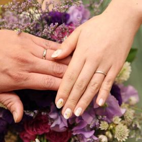 【銀座ダイヤモンドシライシの口コミ】 指輪は雑誌である程度見て決めていて、実際にお店に行ってはめてみて、こ…