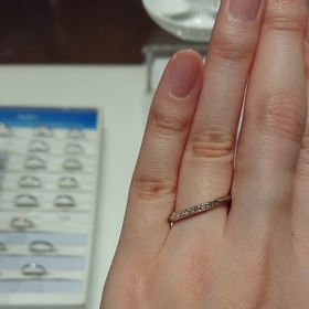 【銀座ダイヤモンドシライシの口コミ】 試着したときに一目惚れでした。そのあともいくつか試着をしましたが、直…