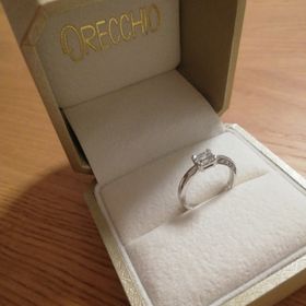 【ORECCHIO(オレッキオ)の口コミ】 エメラルドカットがかっこよく、純粋な印象を受けてオレッキオの指輪にし…