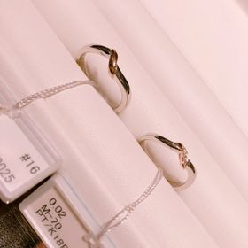 【I's stone(アイズストーン)の口コミ】 結婚指輪を探しててふと立ち寄ったら
2人ともが気にいる指輪を見つけ
ウェ…