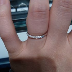 【銀座ダイヤモンドシライシの口コミ】 指の形に似合うこと、普段使いできること、値段も予算内に入っていたため
…