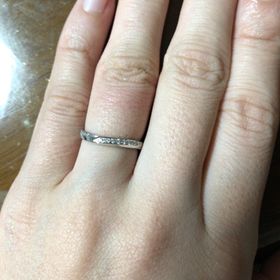 【アイプリモ(I-PRIMO)の口コミ】 最初はシンプルなデザインを探していましたが、ダイヤの綺麗な輝きが素敵…