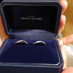 【銀座ダイヤモンドシライシの口コミ】 初めて二人で購入した指輪は、うねりが入ったデザインでした。
それから何…