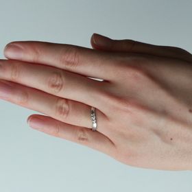 【銀座ダイヤモンドシライシの口コミ】 指が比較的長いので、曲線タイプの指輪の方がお似合いです、とのアドバイ…