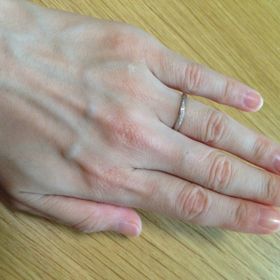 【ラザール ダイヤモンド(LAZARE DIAMOND)の口コミ】 普段使いができてツメの部分が引っかからない埋め込みタイプのデザインを…