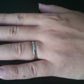 【ティファニー(Tiffany & Co.)の口コミ】 細ずぎず、太過ぎないシンプルで飽きのこないデザインと、実際に同じよう…