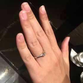 【エクセルコダイヤモンド(EXELCO DIAMOND)の口コミ】 一番の決め手は、彼女が気にいったデザインであること。
新作だからという…