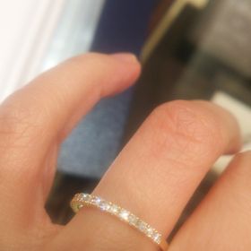 【ROYAL ASSCHER(ロイヤル・アッシャー)の口コミ】 婚約指輪をみて回ったなかで、私はこの指輪がダントツ一位でした。ほかを…