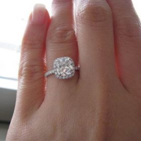 【ハリー・ウィンストン(Harry Winston)の口コミ】 私はこだわりがあるので、夫と一緒にお店に見に行って購入しました。私は…