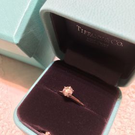 【ティファニー(Tiffany & Co.)の口コミ】 シンプルな婚約指輪を探していました。ティファニーセッティングは、シン…