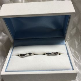 【ジュエリーアウラ】の口コミ 他ブランドで購入した婚約指輪とセットして違和感のない指輪であったこと。...