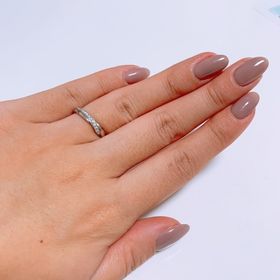 【銀座ダイヤモンドシライシの口コミ】 指輪を検討する上で沢山のお店を見ましたが、メンテナンスが永久保証でダ…