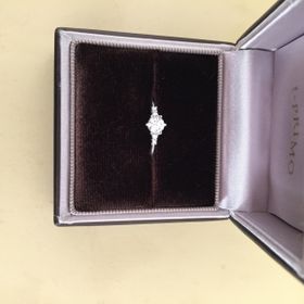 【アイプリモ(I-PRIMO)の口コミ】 ダイヤモンドの輝きを最大限引き出すために光を取り込む箇所が大きくよく…