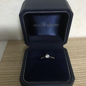 【銀座ダイヤモンドシライシの口コミ】 シンプルなデザインがいいと思って探しました。色々なリングを試した結果…