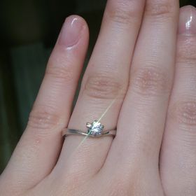 【杢目金屋(もくめがねや)の口コミ】 ダイヤモンドを顕微鏡でのぞくと、ピンク色の桜の花びらが見える、「さく…