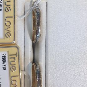 【True Love(トゥルーラブ)の口コミ】 シルバーのリングにゴールドのフレームで、ゴールド部分がツルツルではな…