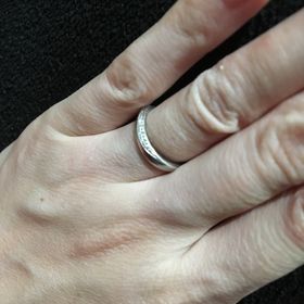 【ケイウノ ブライダル(K.UNO BRIDAL)の口コミ】 サイズがないのでフルオーダーしか選択肢がなかった。
イニシャルにあわせ…