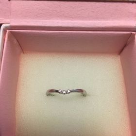 【ひなの口コミ】 シンプルなデザインの指輪を探していたので、見つけた時は嬉しかったです…