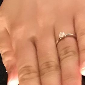 【アイプリモ(I-PRIMO)の口コミ】 派手すぎずシンプルなものを選びました。彼女の雰囲気に合うようなものを…