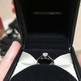 【エクセルコダイヤモンド(EXELCO DIAMOND)の口コミ】 結婚指輪は真上から見ることは少なく、横から見られることが多いとのこと…